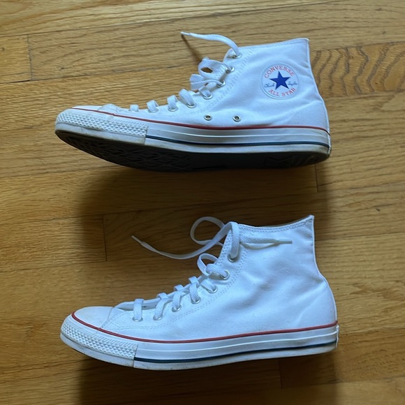 Converse Chuck Taylor’s - Picture 2 of 3